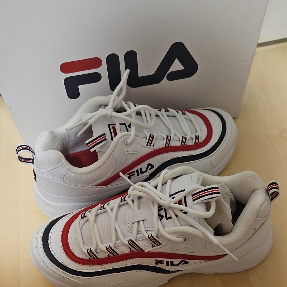 Fila Ray Repeat in White/Navy/Red Sneakers